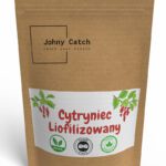 Opakowanie Johny Catch z liofilizowanym cytryńcem chińskim – czerwone owoce pięciu smaków w naturalnym, minimalistycznym opakowaniu.