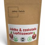 Opakowanie Johny Catch – Liofilizowane Jabłko z Czekoladą. Brązowy kraftowy worek z etykietą „Jabłko & czekolada liofilizowane”. Produkt wegański, bez cukru i konserwantów.