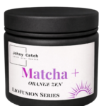 Matcha+ Orange Zen Johny Catch – matcha z liofilizowanymi owocami w czarnym słoiku z serii LioFusion