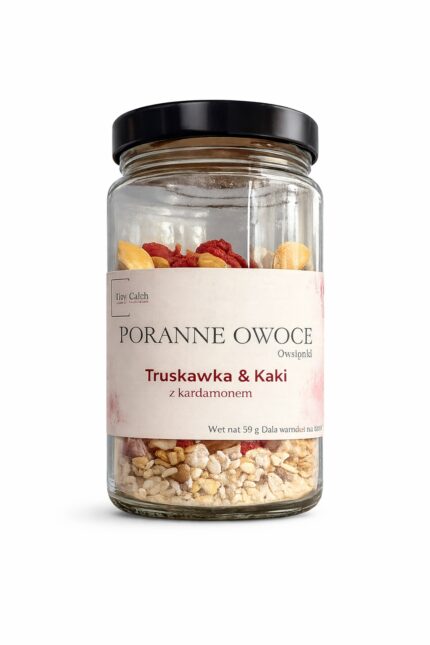 Szklany słoik z owsianką Poranne Owoce Truskawka i Kaki z kardamonem na białym tle – Johny Catch